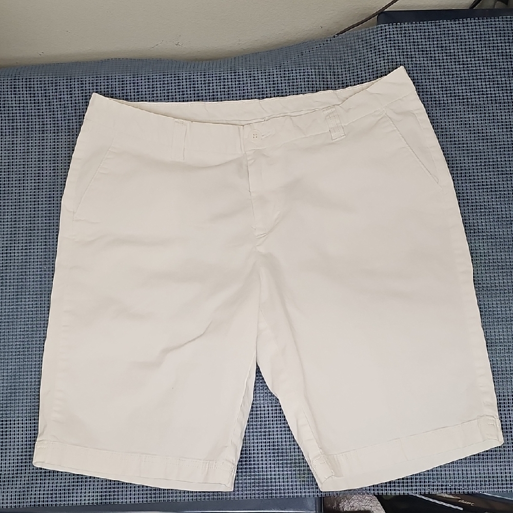 Magellan Outdoors White Bermuda Shorts